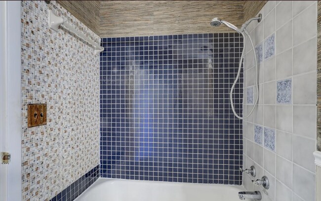 Building Photo - 223 Sequoyah Dr