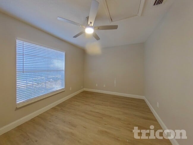 Building Photo - 4921 Simmons Rd