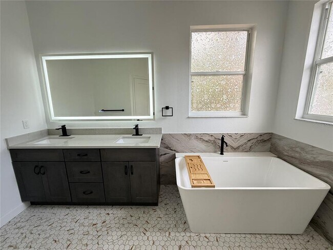 Building Photo - 1160 Cherry Valley Way