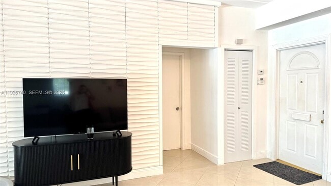 Building Photo - 1611 71st St