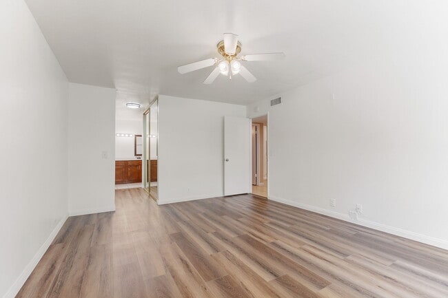 Building Photo - 2625 Pirineos Way