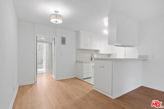 Building Photo - 7712 Pso Del Rey
