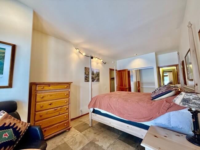 Building Photo - Snowcreek V – Stunning 4 Bed, 3 Bath Corner Unit