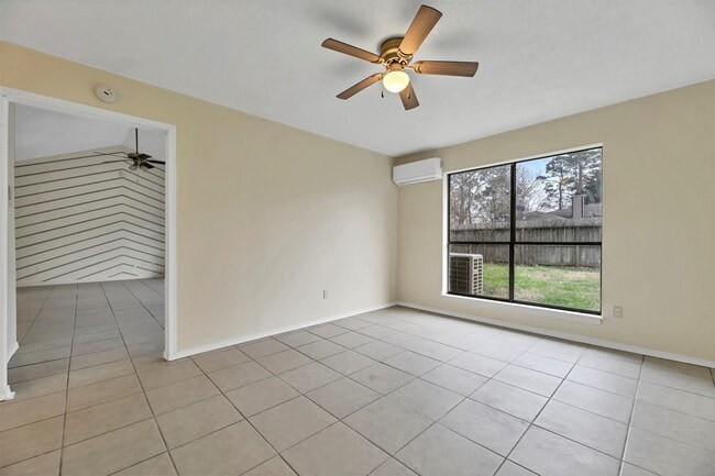 Building Photo - 9842 Pinehurst St