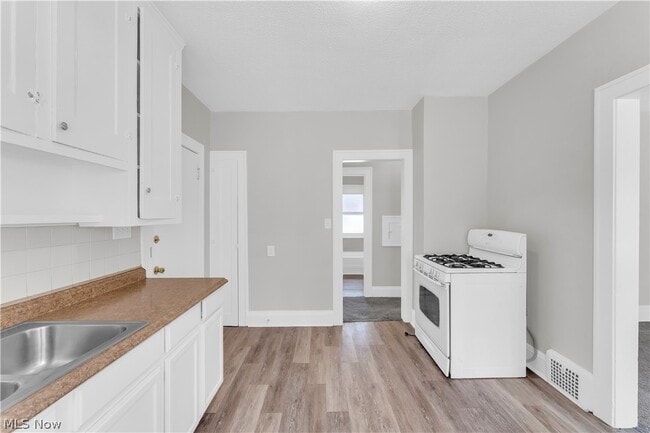 Building Photo - 3394 E 146th St