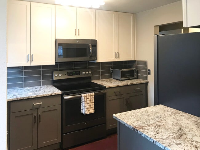 Kitchen - 1105 N Sherman St