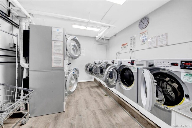 Building Photo - 7 Greenridge Ave