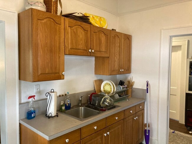 Building Photo - Spacious 2 Bedroom House Close to Campus!!