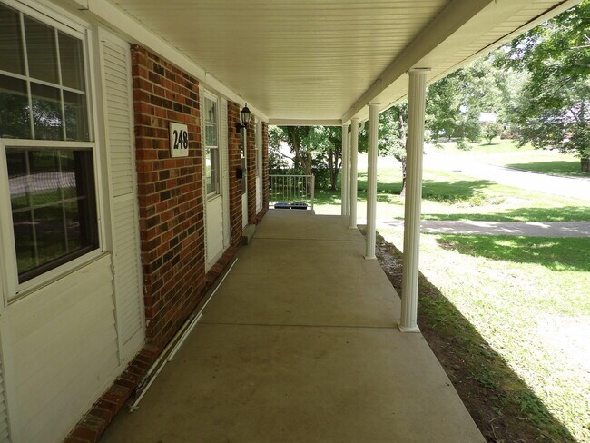Building Photo - 248 Meadowview Dr