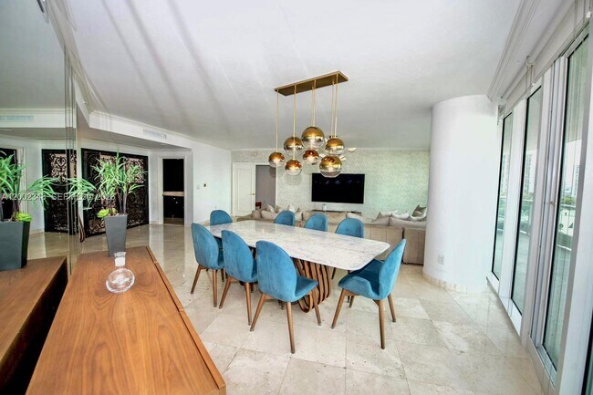 Building Photo - 19955 NE 38th Ct