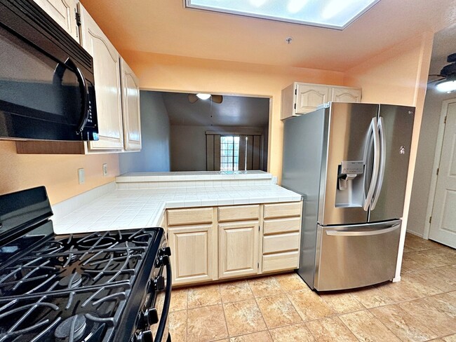 Building Photo - 1 MONTH FREE!!! 2 BEDROOM SINGLE STORY TOWNHOME 55+ COMMUNITY