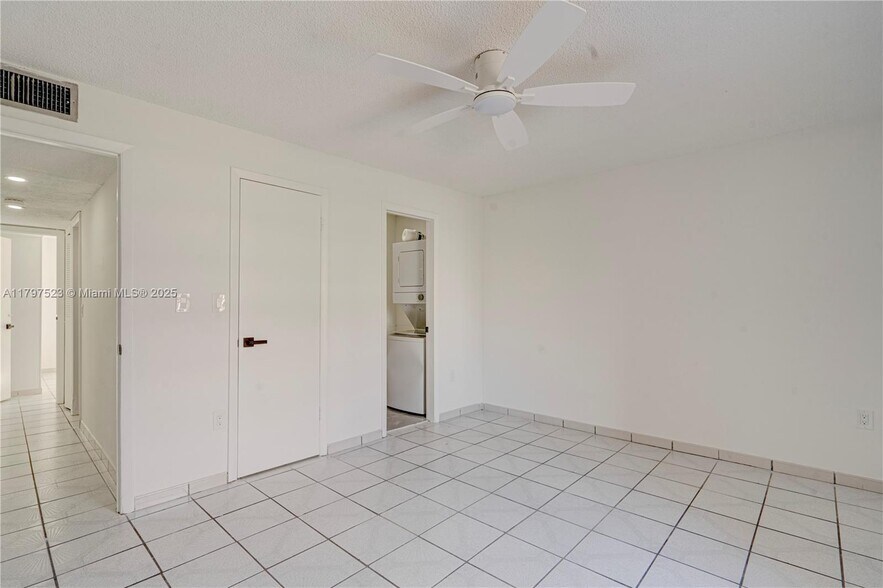Building Photo - 6095 W 18th Ave