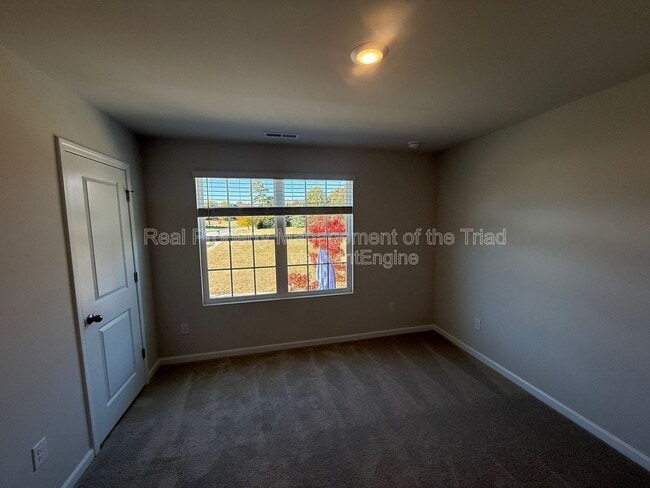 Building Photo - 3155 Fall Hls Dr