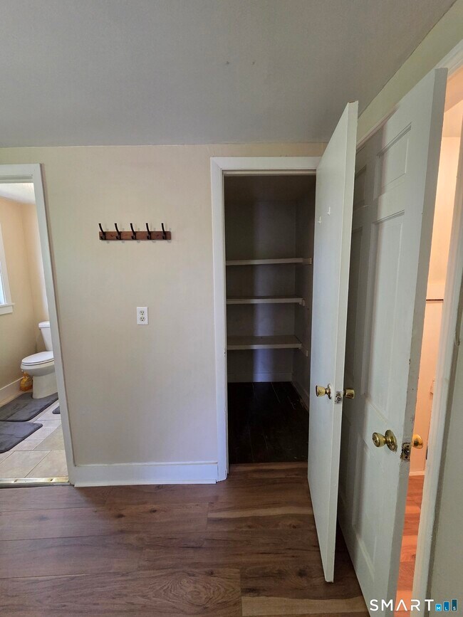 Building Photo - 22 Lakeview St