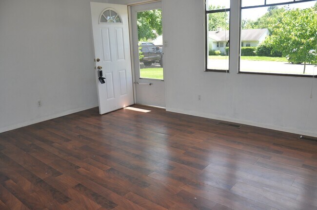 Building Photo - 357 Mockingbird Ln