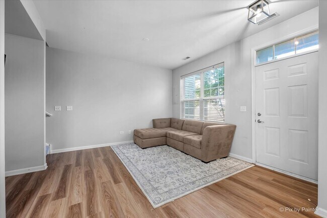 Building Photo - 509 Lakeside Ct