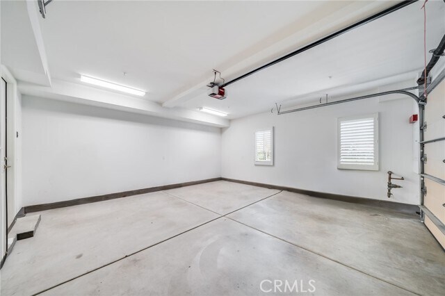 Building Photo - 64 Meander