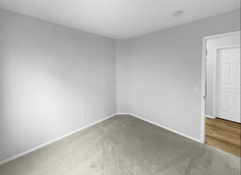 Building Photo - 758 Hillview St