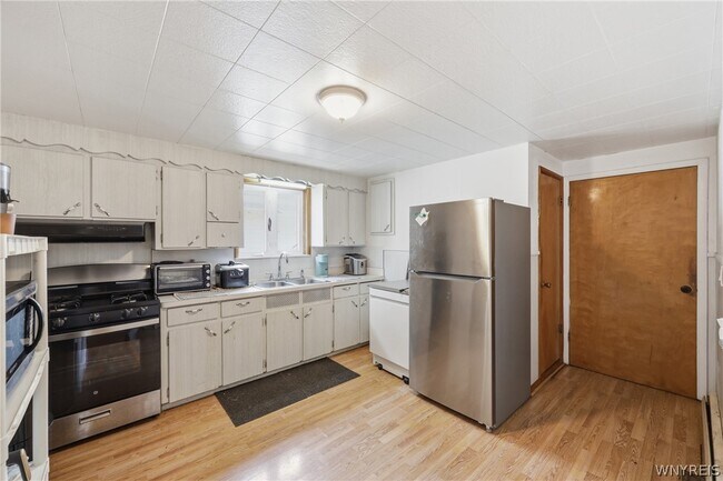 Building Photo - 56 Awood Pl