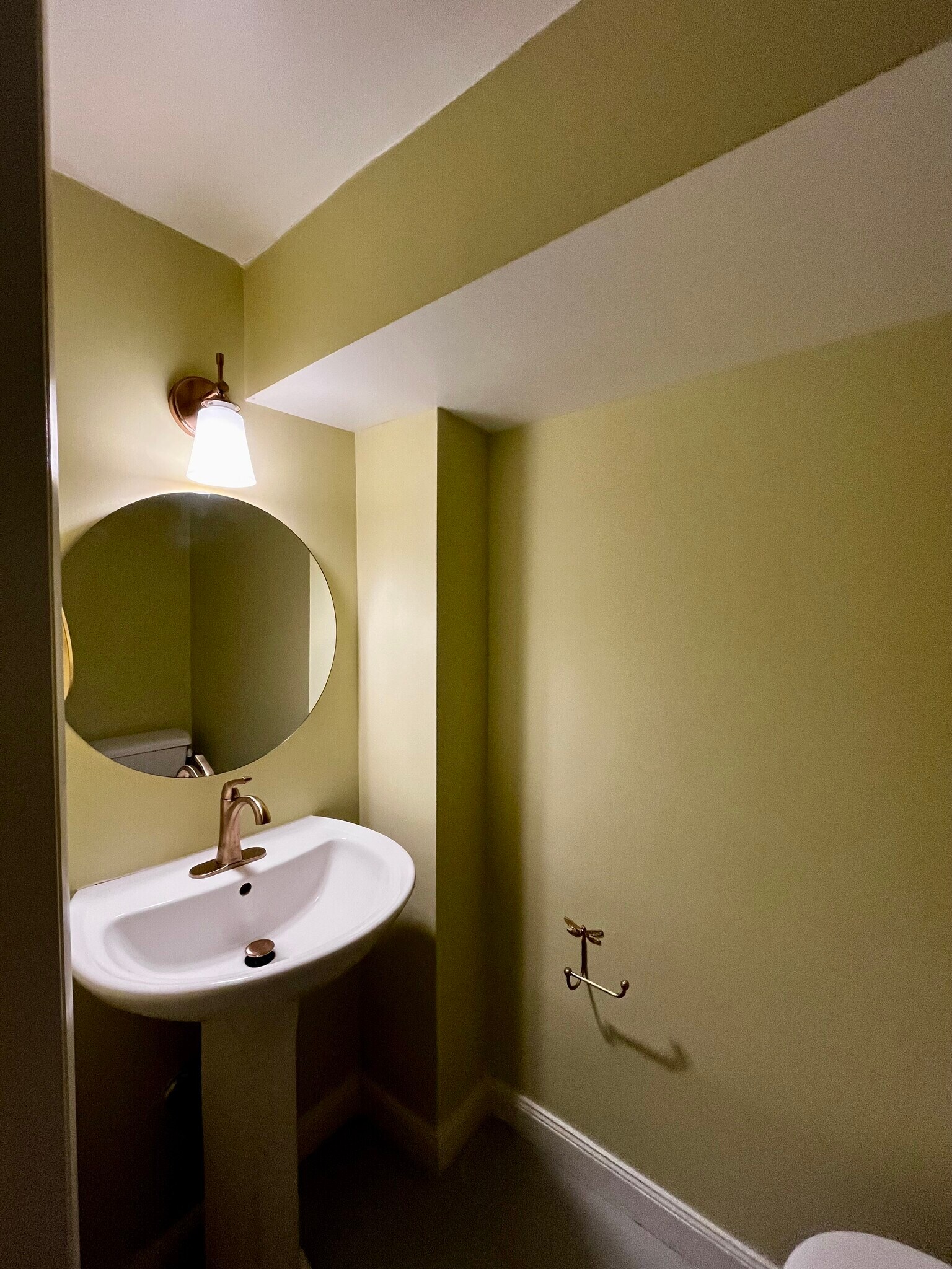 Basement 1/2 bath - 915 W 33rd St