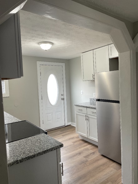 Building Photo - 90 E 8th Ave