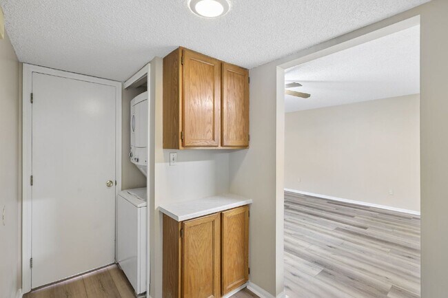 Building Photo - 1065 Acapulco Ct