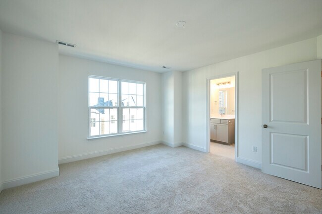 Building Photo - 13868 Randolph Pond Ln