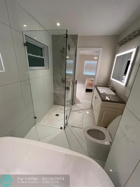 Building Photo - 327 Lancaster St