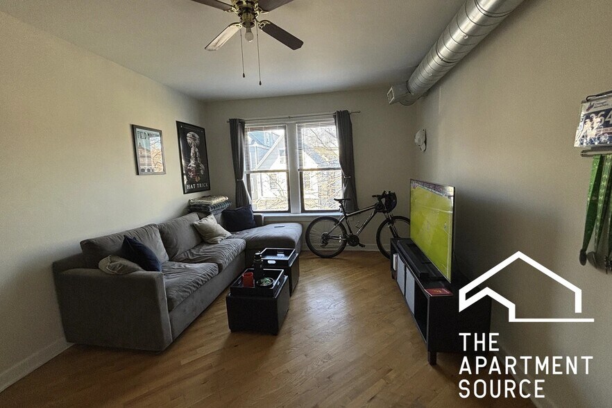 Building Photo - 3325 N Lakewood Ave