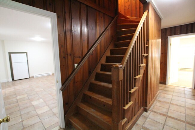 Building Photo - Large 4 bedroom, 2 bath home for rent in R...