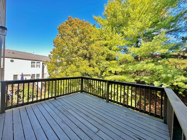 Building Photo - Beautiful 3 Bed 2.5 Bath Townhome Minutes from Cool Springs