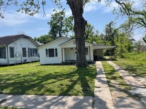 Building Photo - 510 Pershing Ave