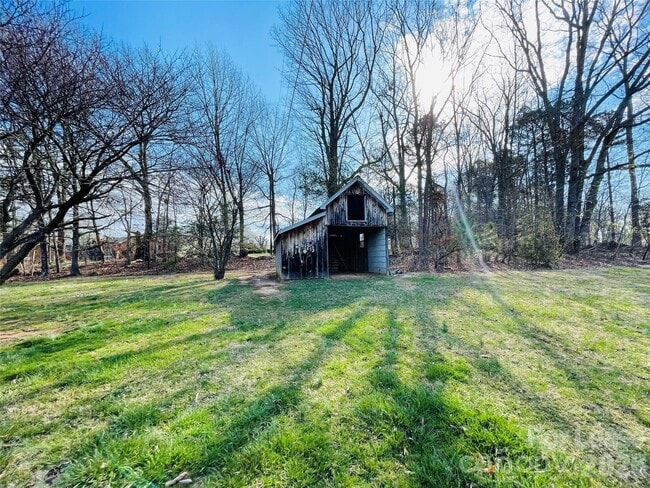 Building Photo - 2499 Brookwood Rd