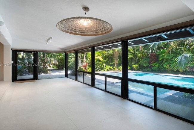 Primary Photo - 1107 NE 118th St