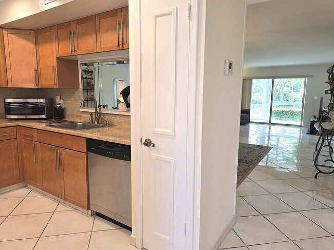Building Photo - 3403 Bimini Ln