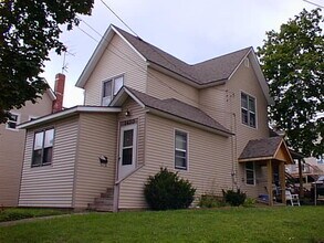 Building Photo - 5 Bed 3 Bath House