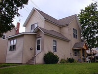 Building Photo - 5 Bed 3 Bath House