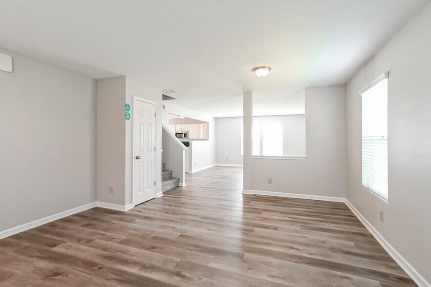 Building Photo - 13921 Lawrence Farm Ln