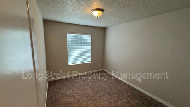 Building Photo - 5727 NW Torchcrest Pl