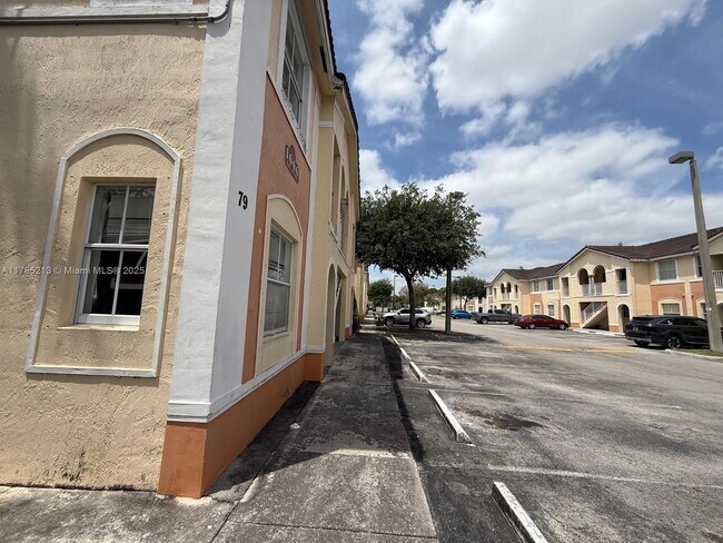 Building Photo - 1666 SE 27th Ct