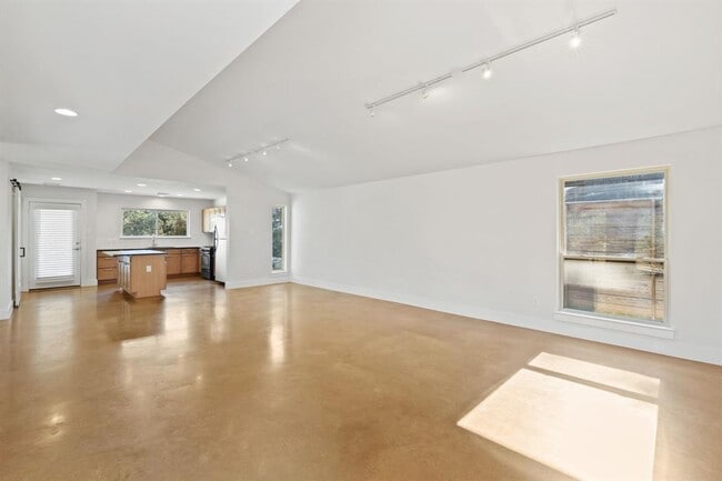 Building Photo - 2304 Rain Water Dr