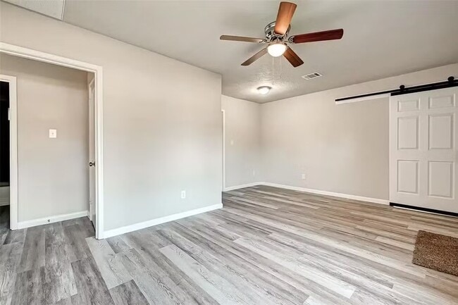 Building Photo - 515 Bluebonnet Dr