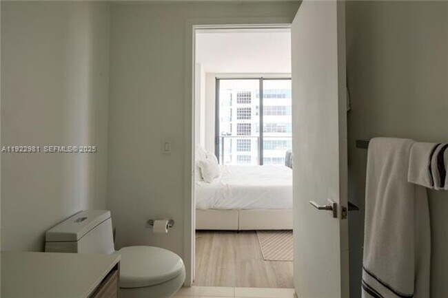 Building Photo - 121 NE 34th St