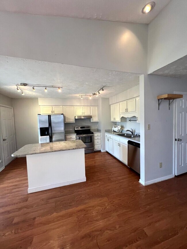 Building Photo - 5708 Icarus Cir