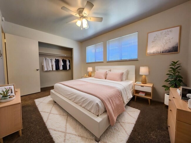 Building Photo - 677 E Clarion Dr