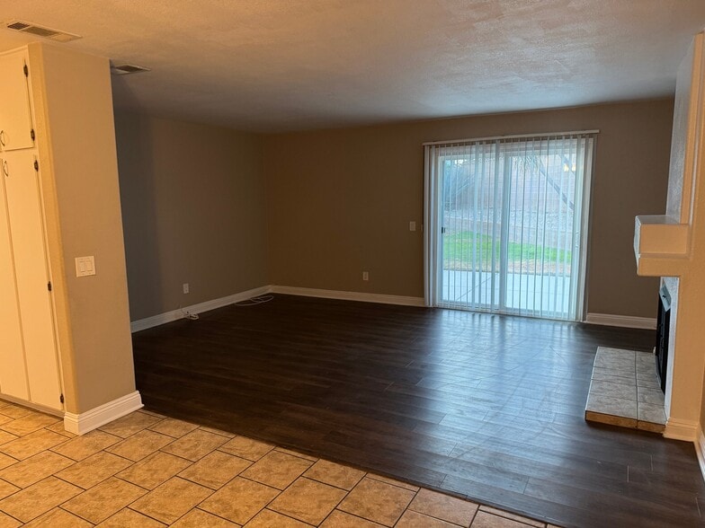Building Photo - 15840 Rainbow Dr