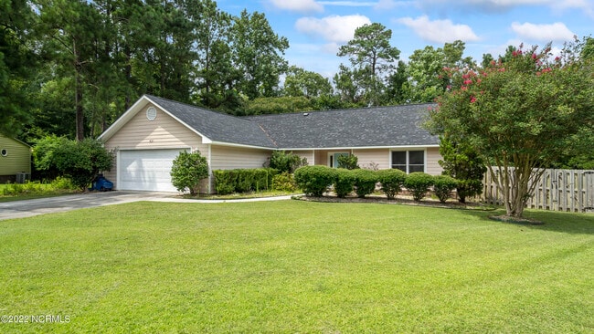 Building Photo - 621 Clover Dr