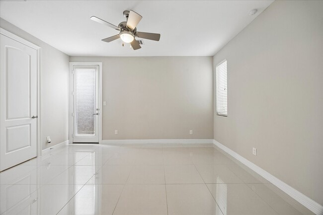 Building Photo - 1613 Crockett St