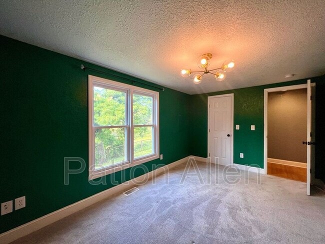 Building Photo - 15 Lela Ln