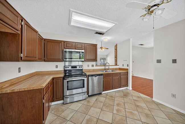 Building Photo - Schertz School District in Woodland Oaks S...